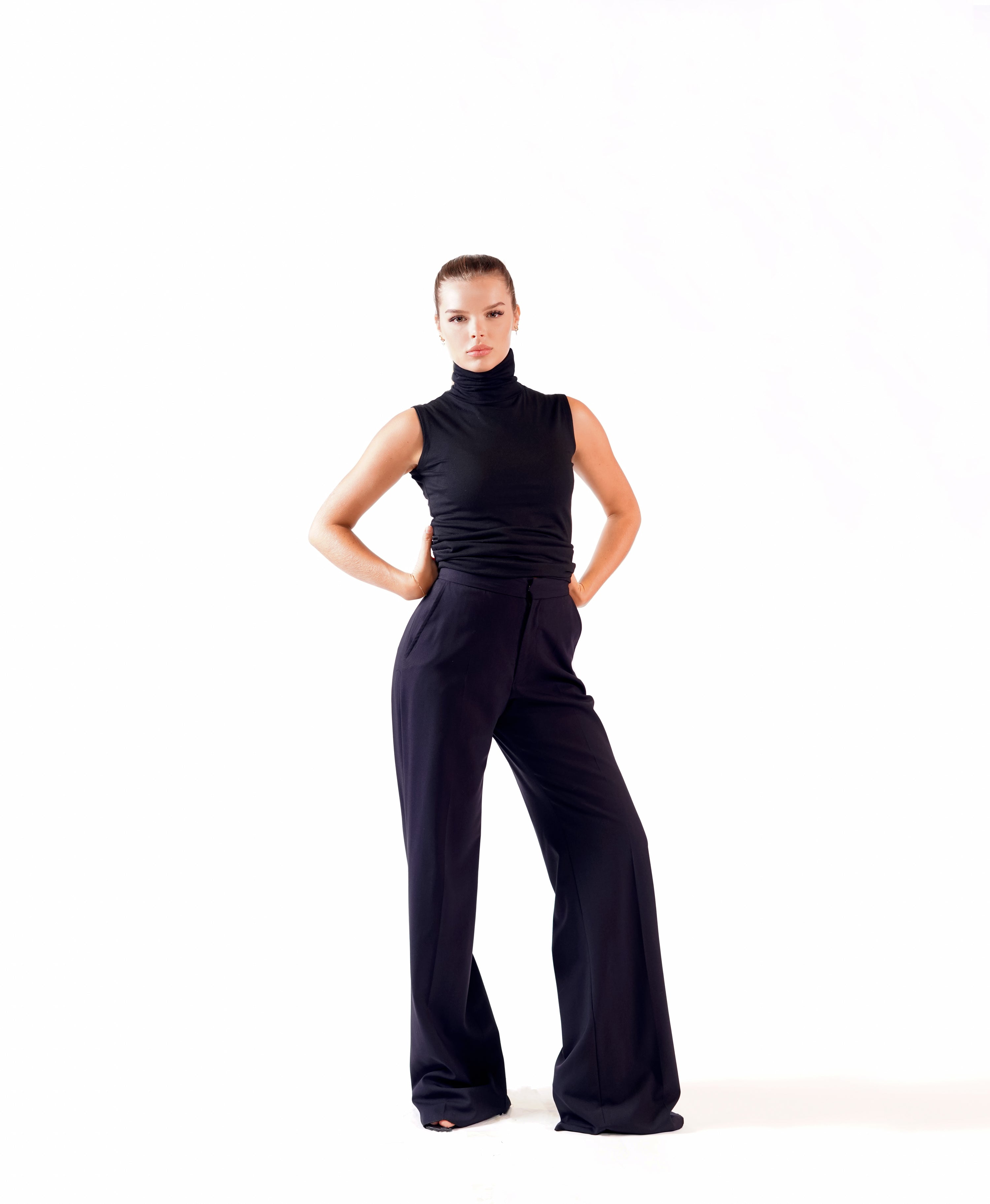 S.O.F.T. SLEEVELESS TURTLENECK BLACK